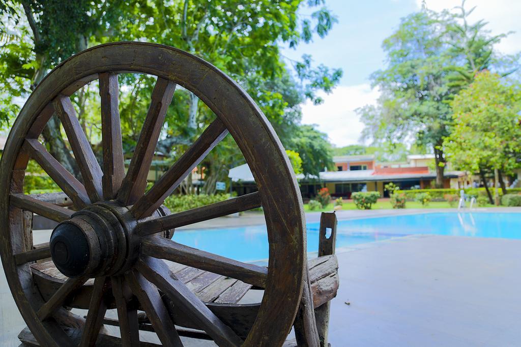 Miridiya Lake Resort Anuradhapura Exterior photo